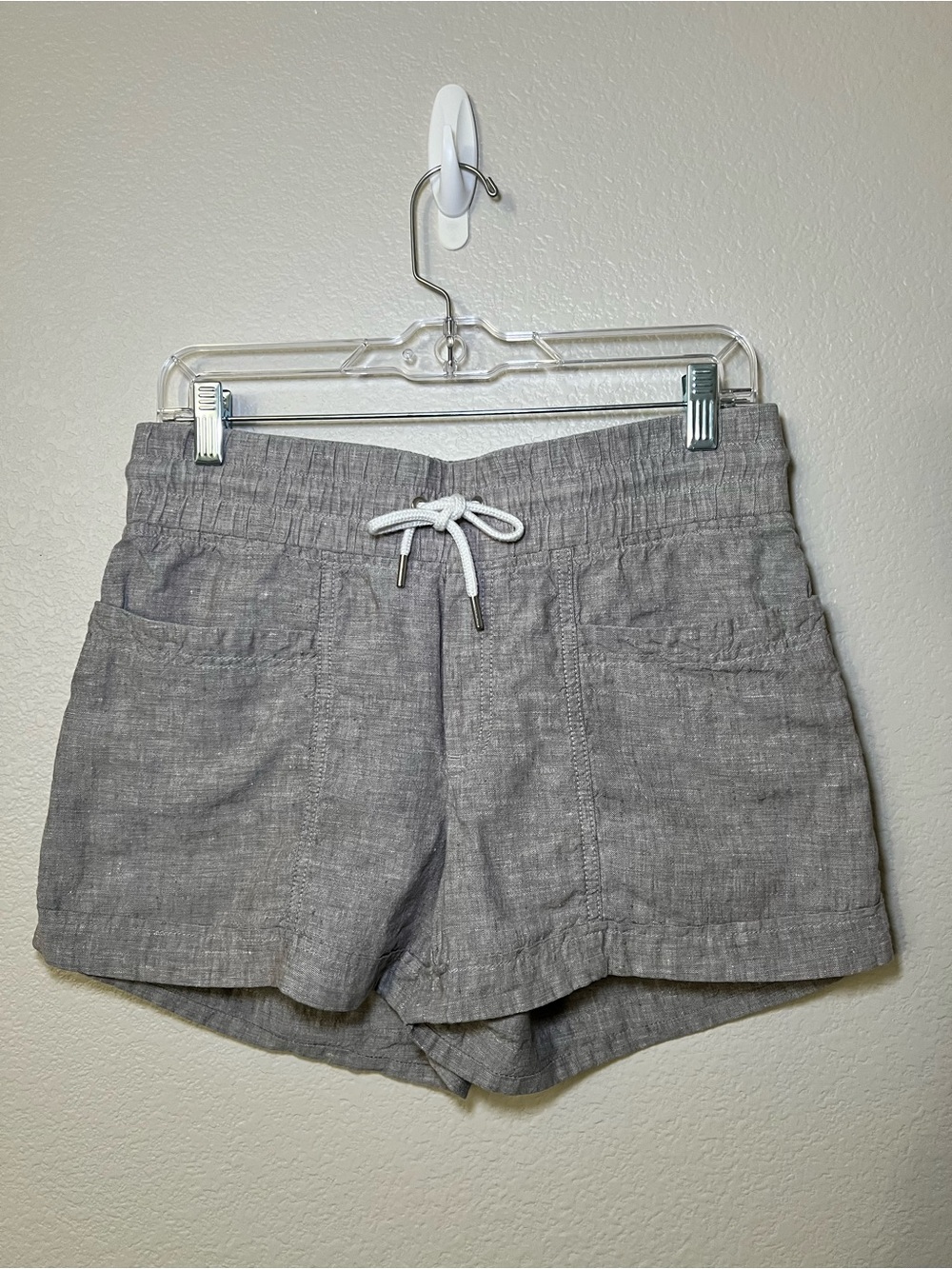 Athleta Cabo Linen 4” Short Light Gray Drawstring Athletic Shorts NWOT | Size 4